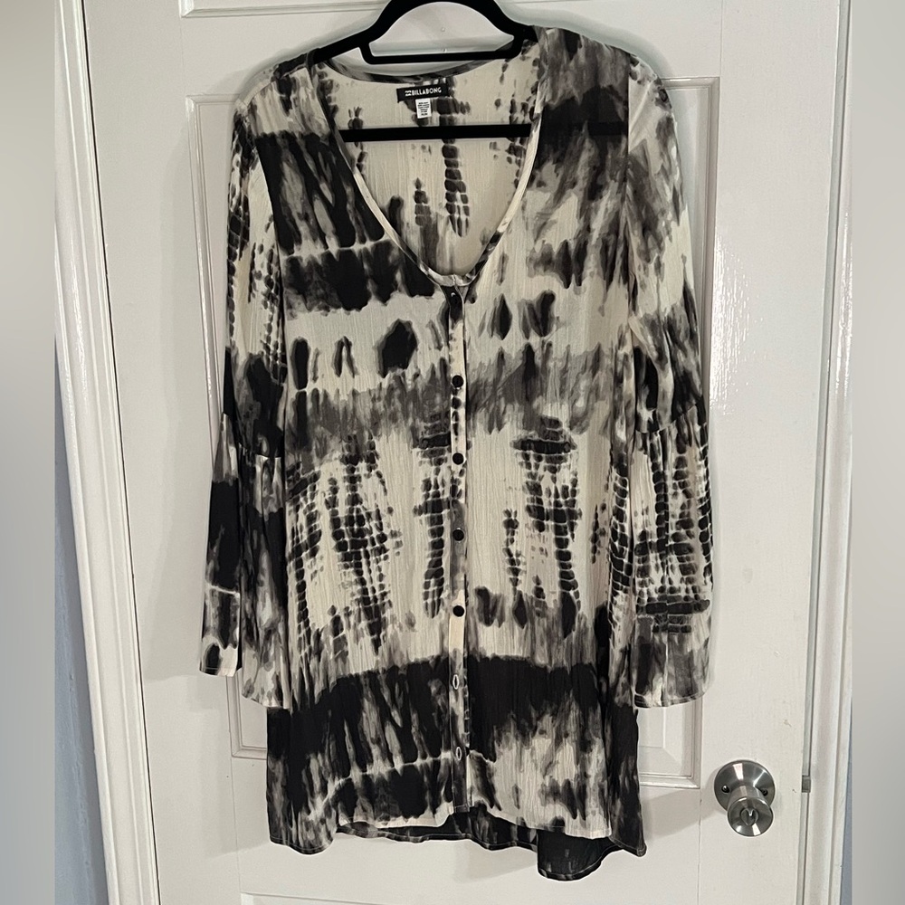 Billabong Black and White Long Sleeve Dress